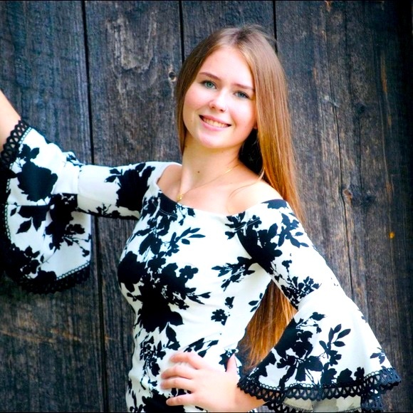 Premier Amour Off Shoulder Dress - Picture 2 of 10